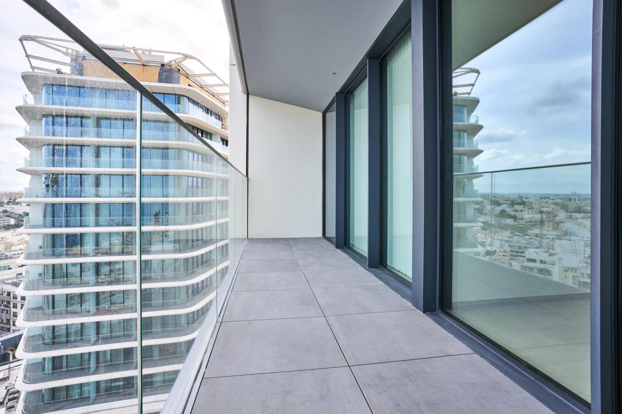 Mercury One Bedroom Haven With Fantastic Views *