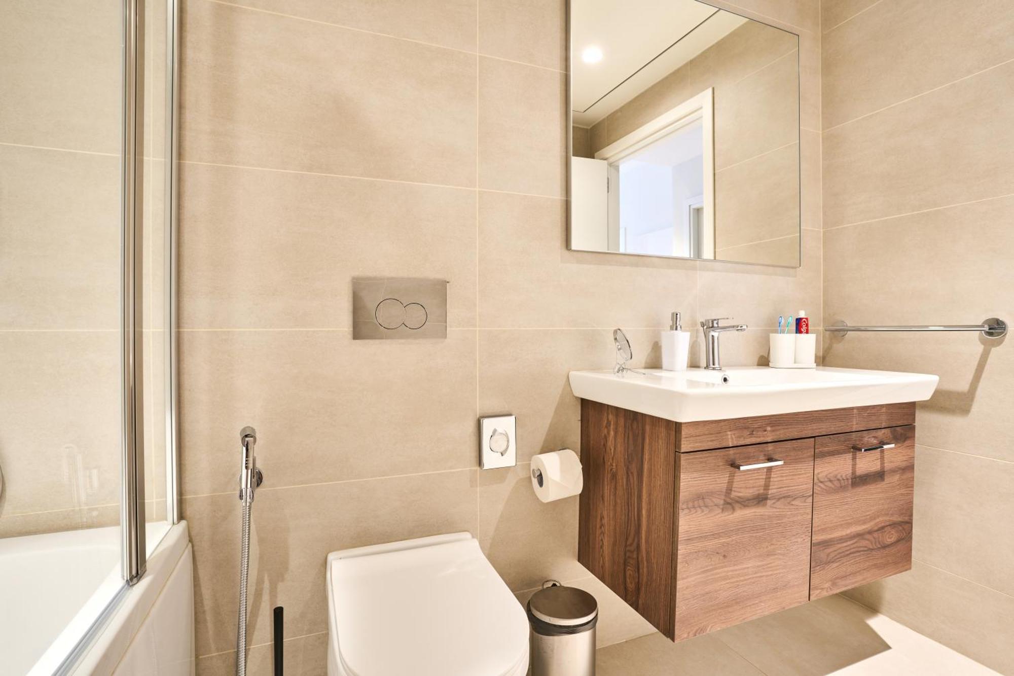 Mercury One Bedroom Haven With Fantastic Views Apartment *